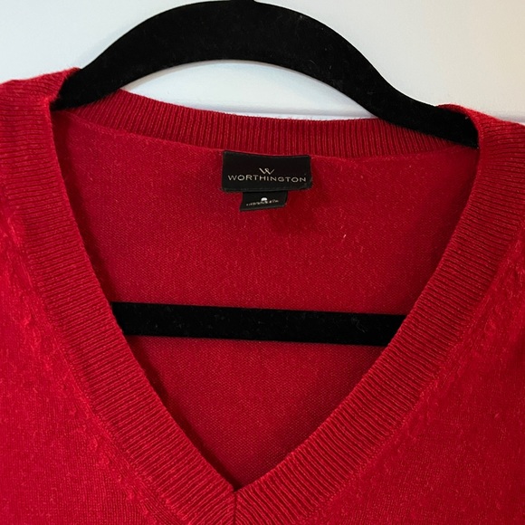 Beautiful red v-neck sweater - Picture 2 of 4